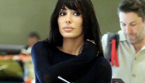 Bianca Censori lennujaamas. Foto: Wikimedia
